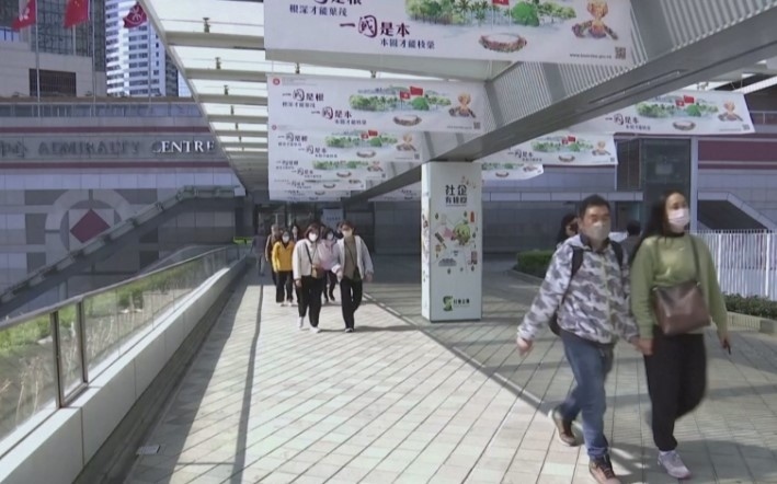 Пада задължителното носене на маски в Хонконг